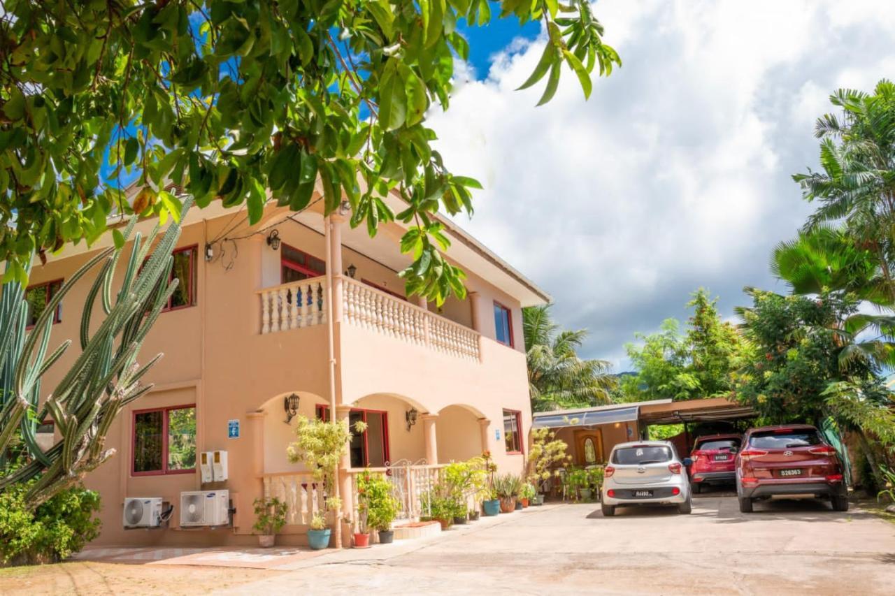 Chez Benoit Self Catering Apartment Виктория Екстериор снимка