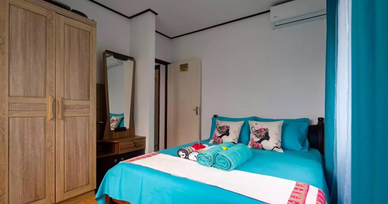 Chez Benoit Self Catering Apartment Виктория Екстериор снимка