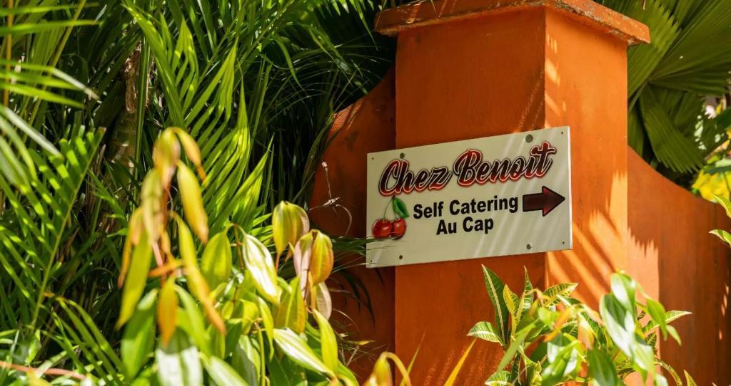 Chez Benoit Self Catering Apartment Виктория Екстериор снимка