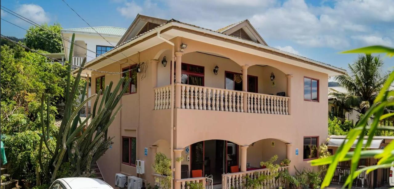 Chez Benoit Self Catering Apartment Виктория Екстериор снимка