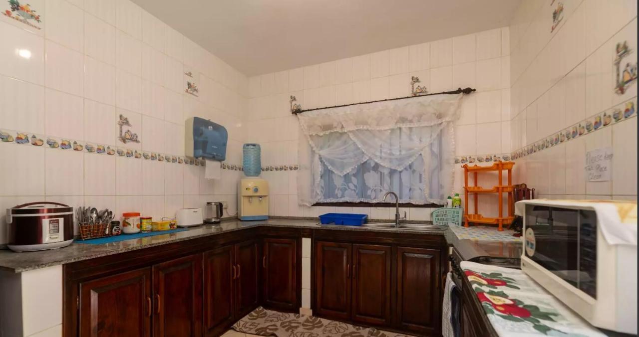 Chez Benoit Self Catering Apartment Виктория Екстериор снимка