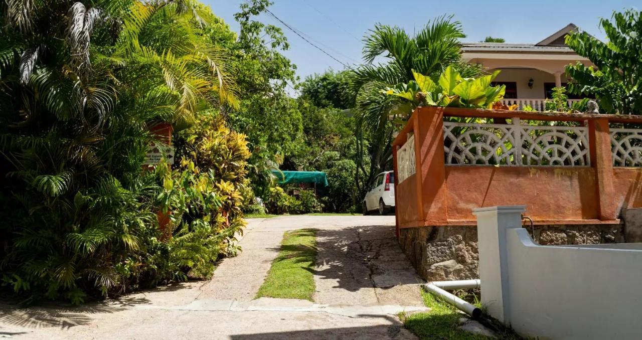 Chez Benoit Self Catering Apartment Виктория Екстериор снимка