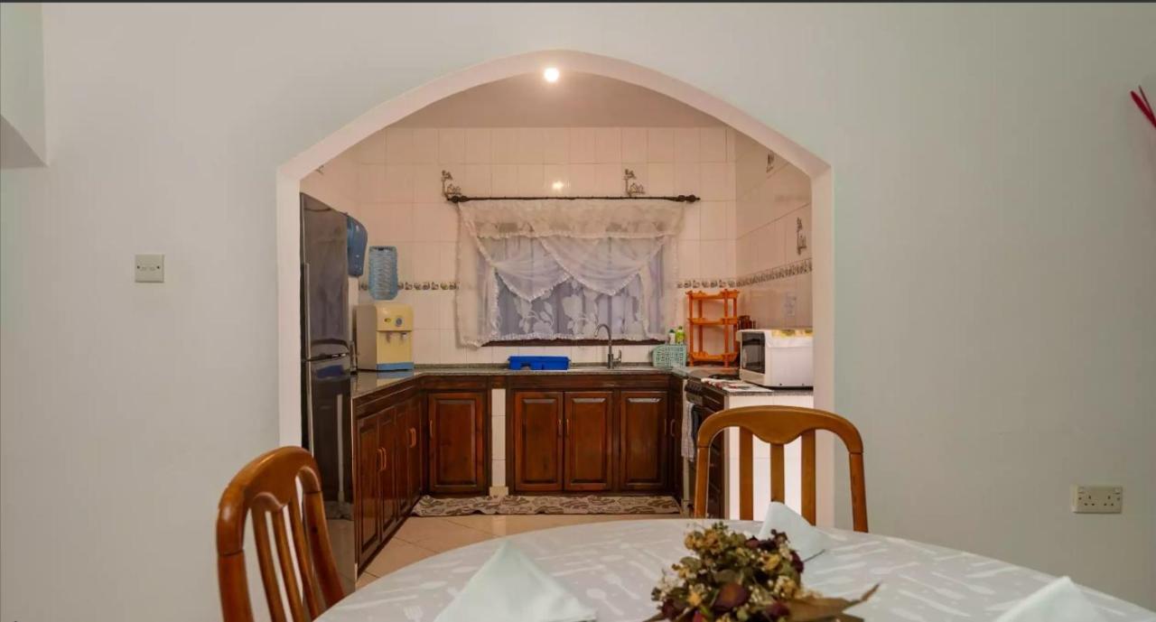 Chez Benoit Self Catering Apartment Виктория Екстериор снимка