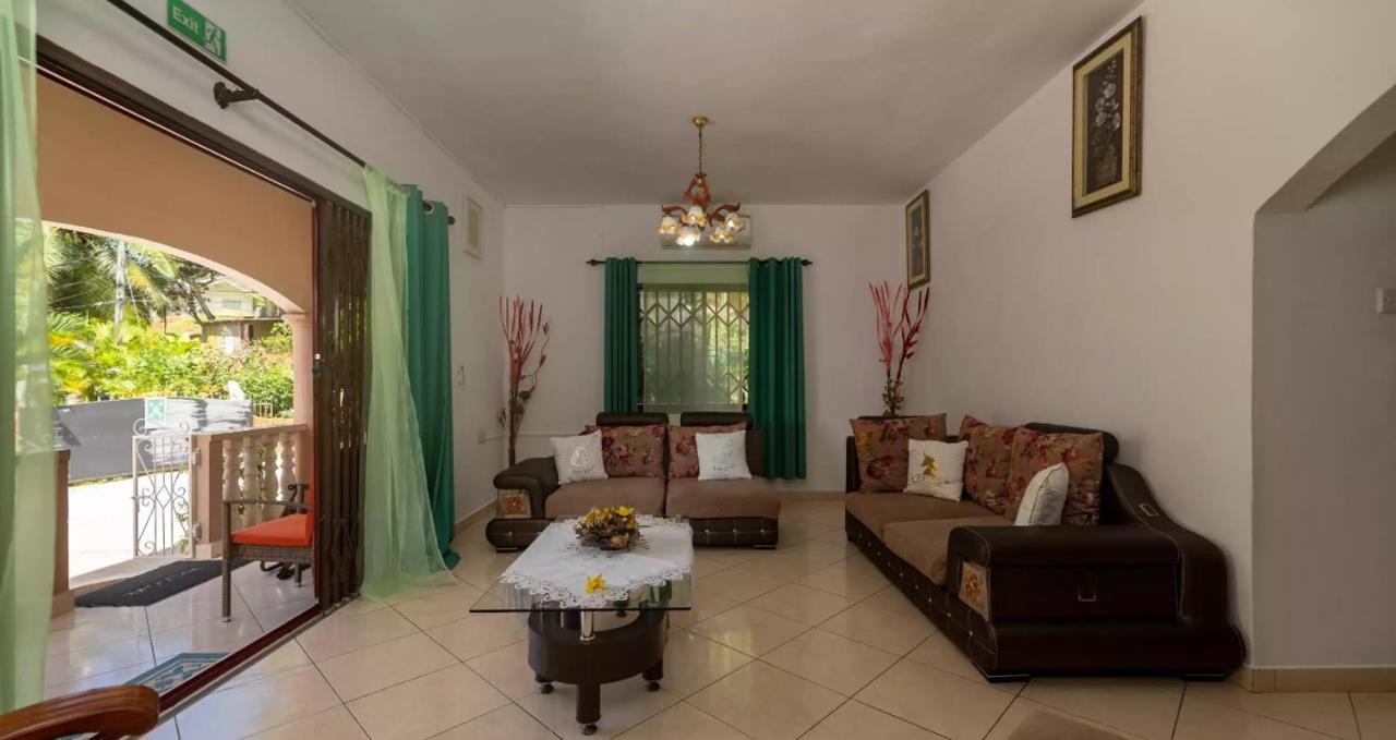 Chez Benoit Self Catering Apartment Виктория Екстериор снимка