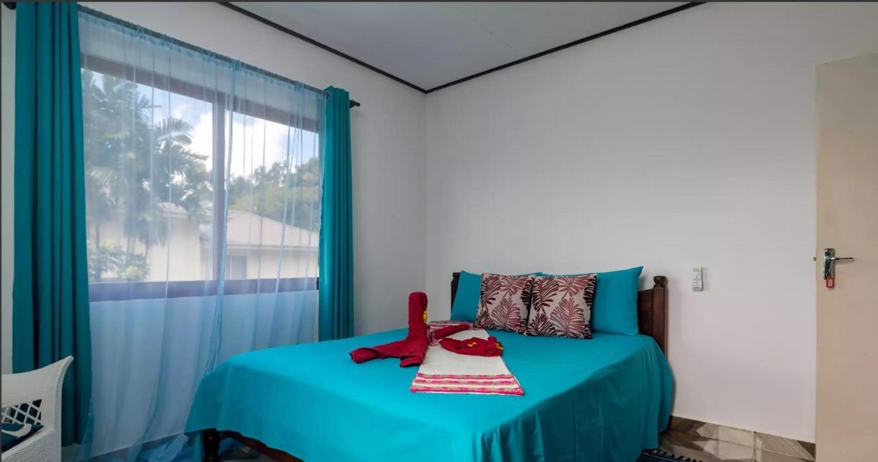 Chez Benoit Self Catering Apartment Виктория Екстериор снимка