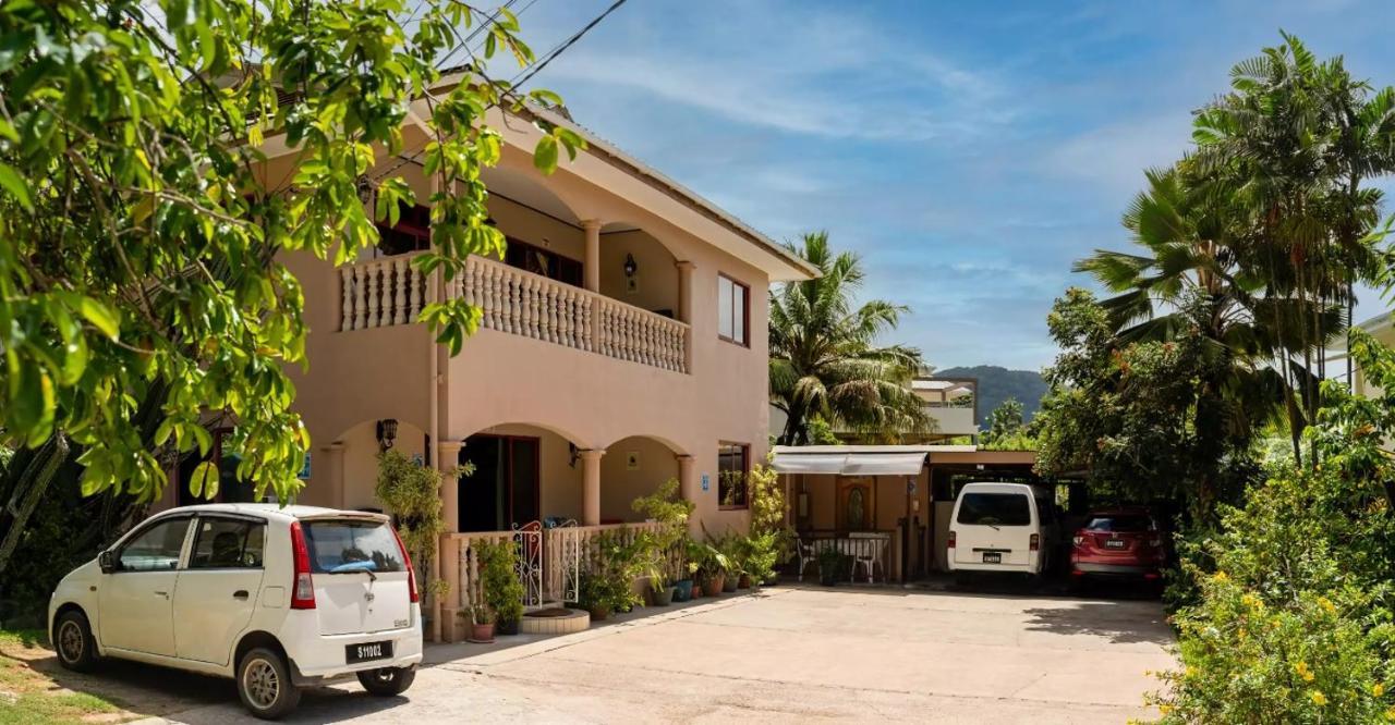 Chez Benoit Self Catering Apartment Виктория Екстериор снимка