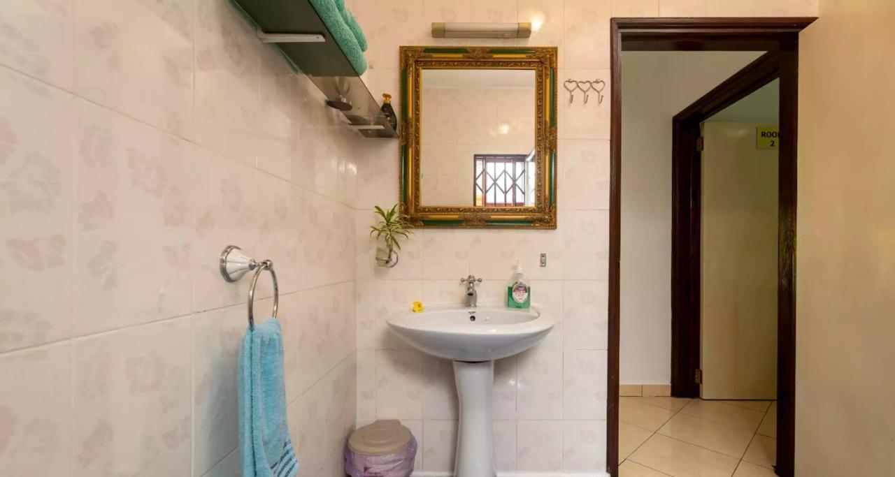 Chez Benoit Self Catering Apartment Виктория Екстериор снимка